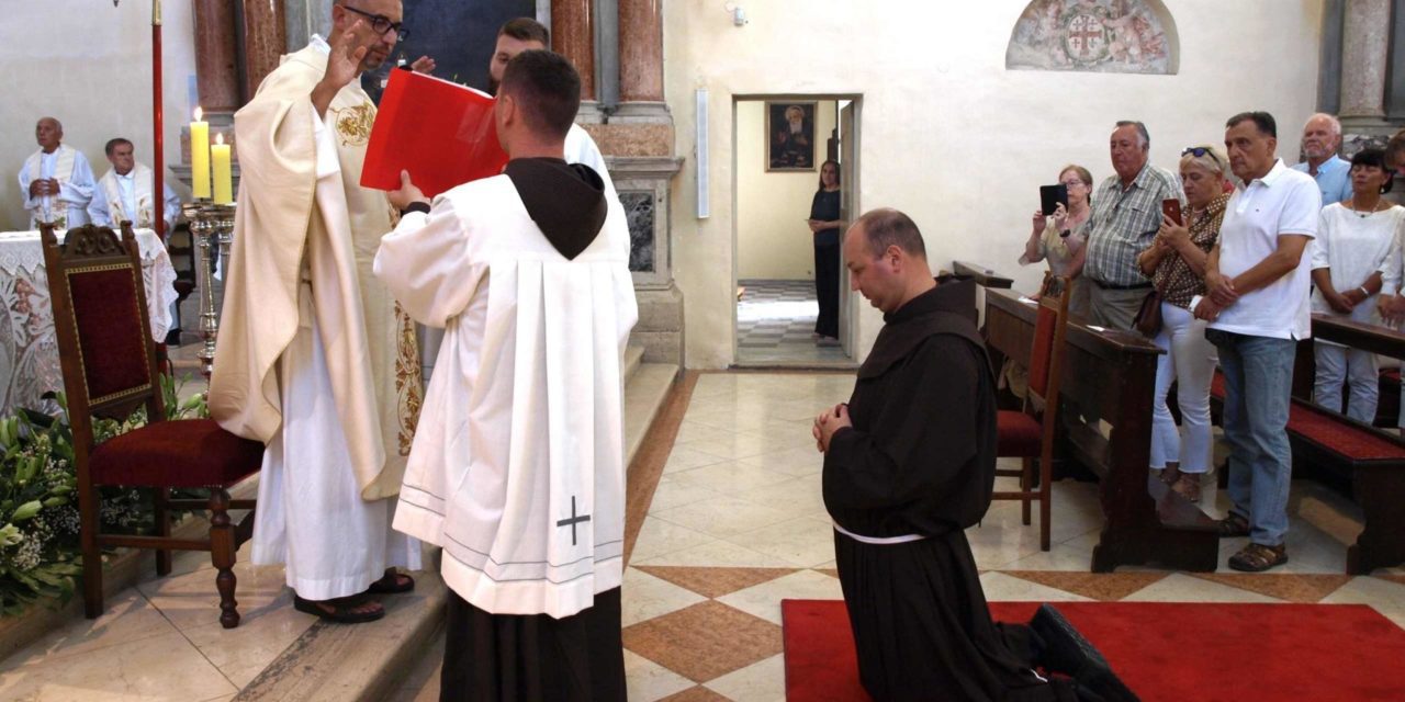 ZADAR: Fra Matija Jurišić položio svečane zavjete u crkvi sv. Frane u Zadru