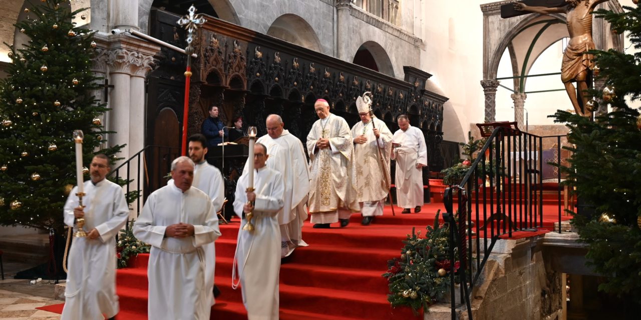 ZADAR: Nadbiskup Zgrablić predvodio misu na svetkovinu Marije Bogorodice u katedrali sv. Stošije