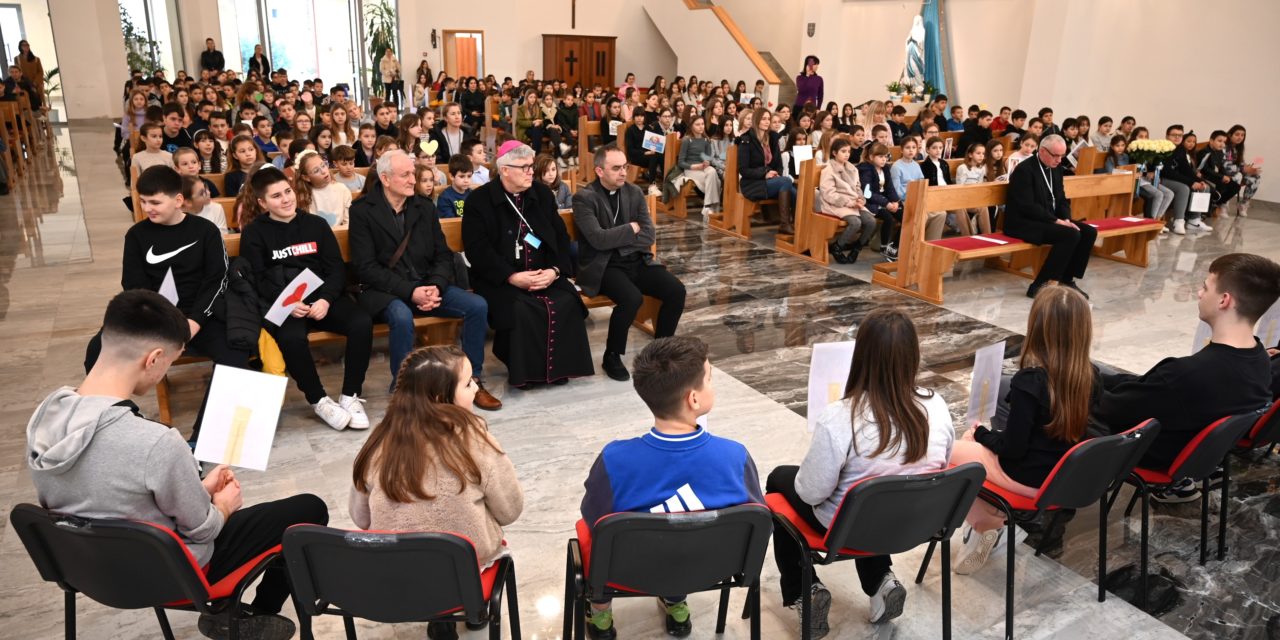 ZADAR: Susret nadbiskupa Zgrablića i zajednice ‘Marijina djeca’ u župi bl. Alojzija Stepinca na Bilom Brigu