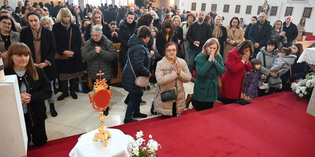 ZADAR: Čašćenje relikvije sv. Male Terezije i predstavljanje Zaklade ‘Sv. Maravillas od Isusa’ u župi na Smiljevcu