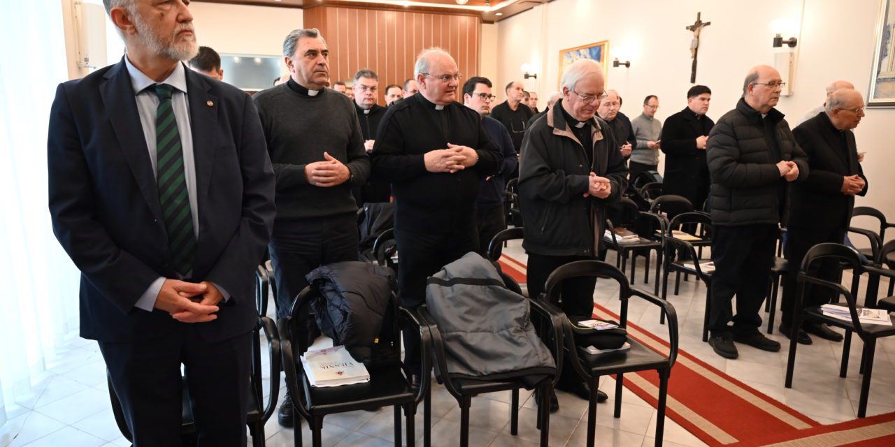 ZADAR: O temi Župnih caritasa na svećeničkoj rekolekciji izlagao Boris Peterlin, zamjenik ravnatelja Hrvatskog Caritasa