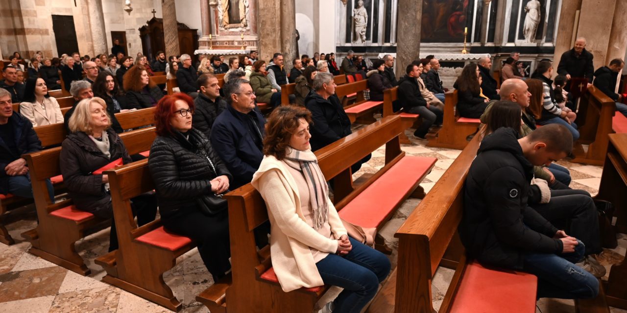 ZADAR: Mons. Puljić predvodio misu na Treću korizmenu nedjelju u katedrali sv. Stošije