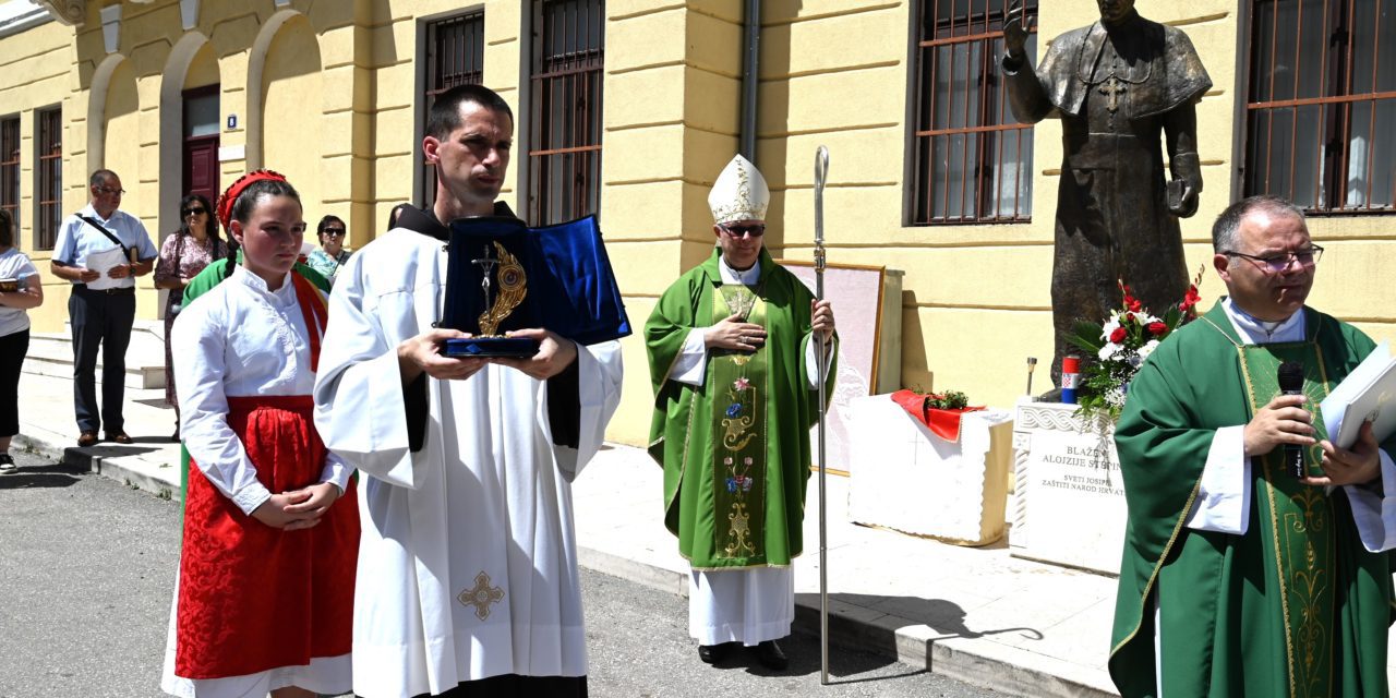 OBROVAC: Proslava dolaska relikvije bl. Alojzija Stepinca u župu sv. Josipa