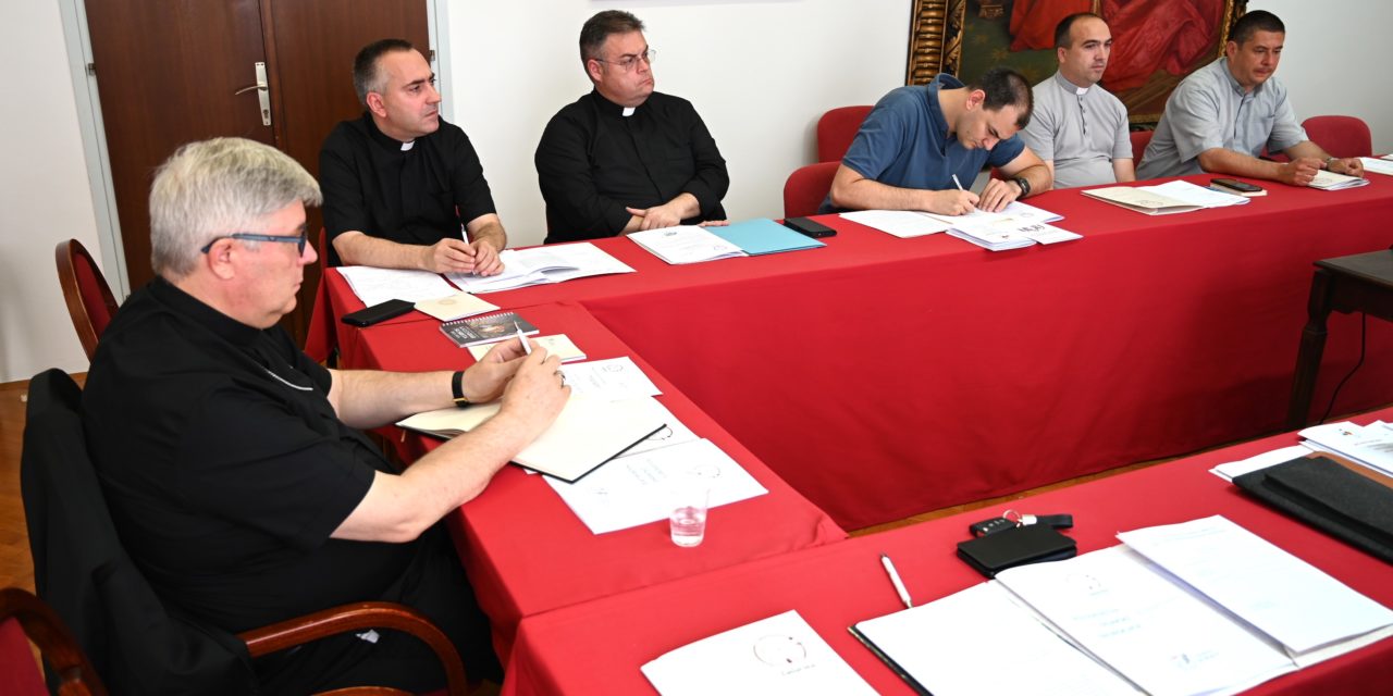 ZADAR: Susret nadbiskupa Zgrablića i predstojnika Povjerenstava Zadarske nadbiskupije