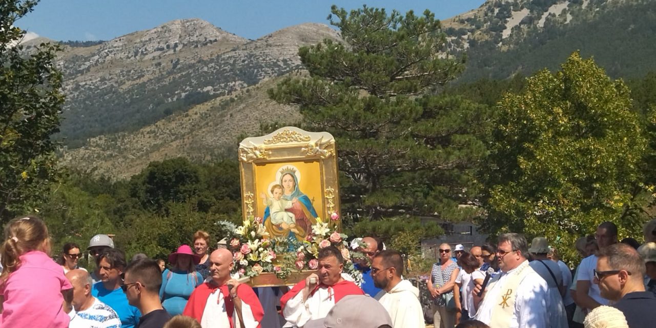 VELIKO RUJNO: Opat Jeronim Marin predvodio proslavu Velike Gospe na Velikom Rujnu na Velebitu