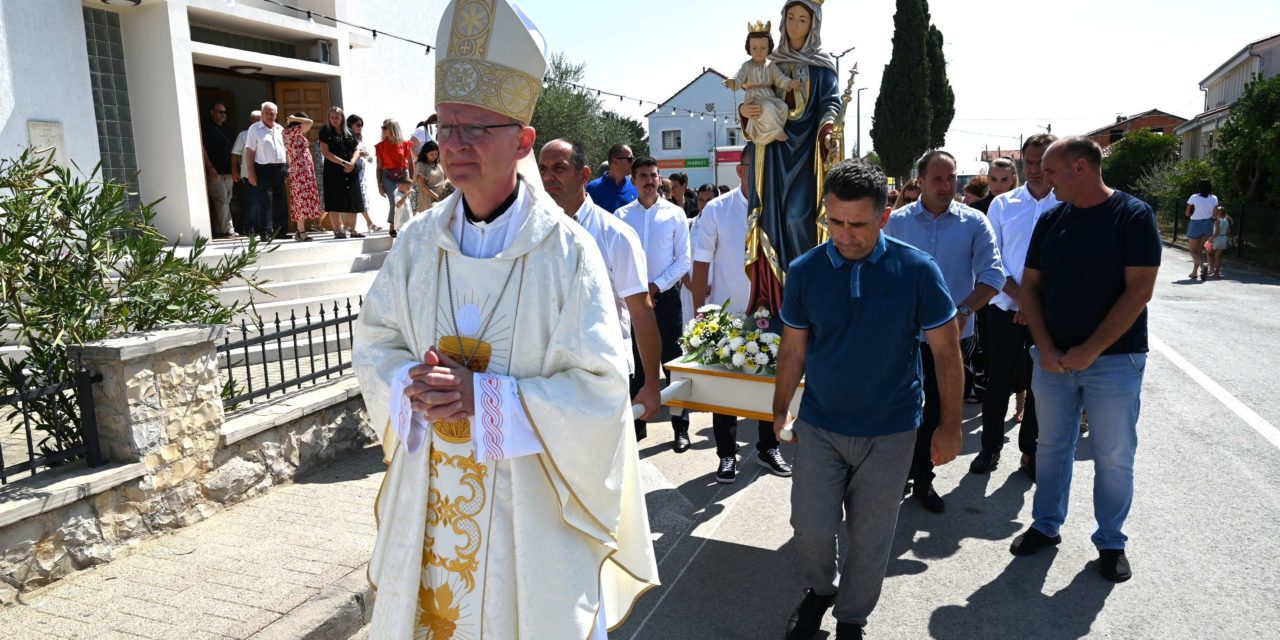 ZEMUNIK DONJI: Apostolski nuncij Petar Rajič predvodio proslavu na blagdan Kraljice Mira