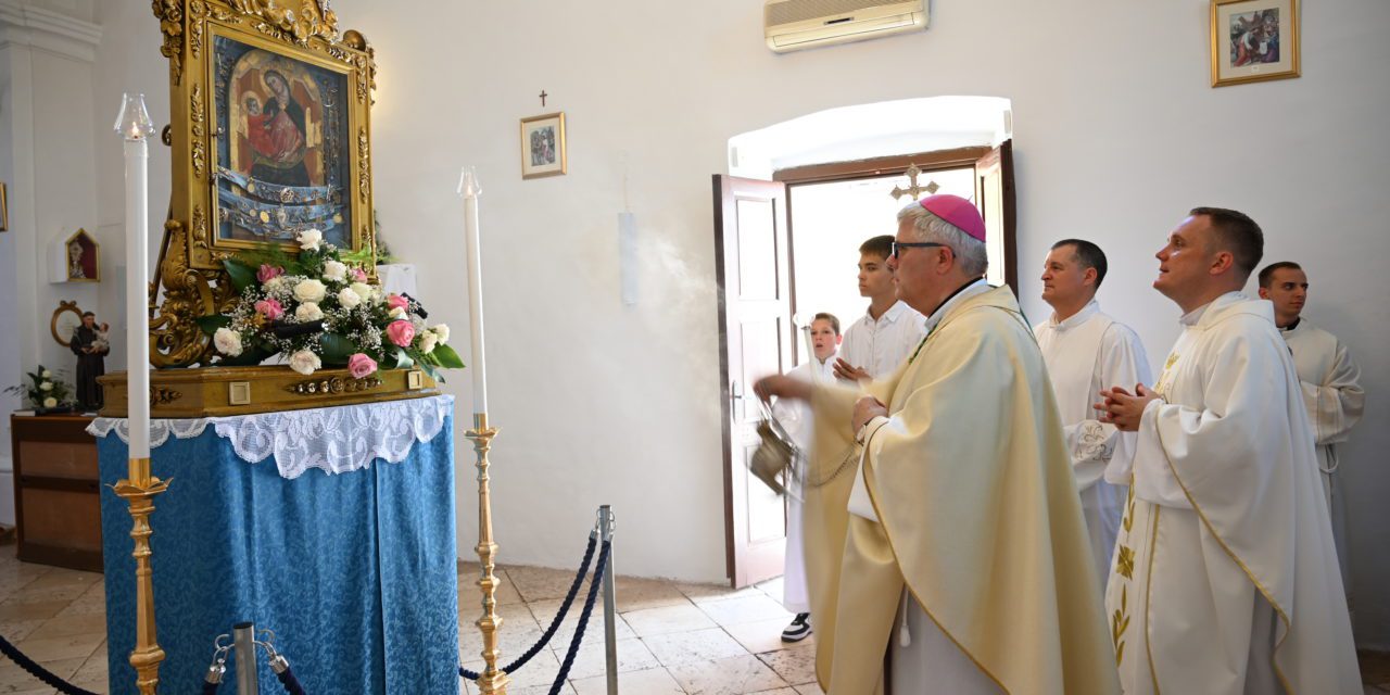 ZADAR: Nadbiskup Zgrablić predvodio slavlje na svetkovinu Velike Gospe u svetištu Gospe Maslinske