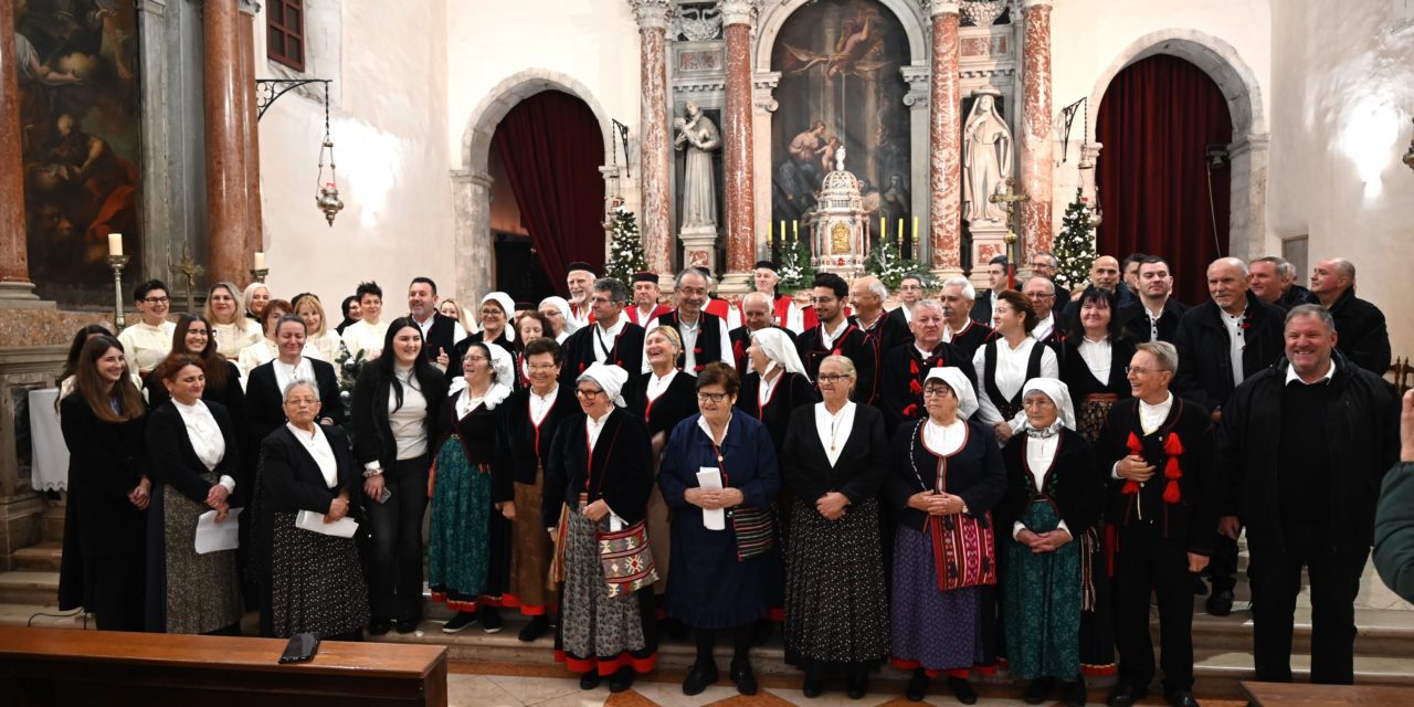 ZADAR: Održan klapski koncert božićnih pjesama u crkvi sv. Frane