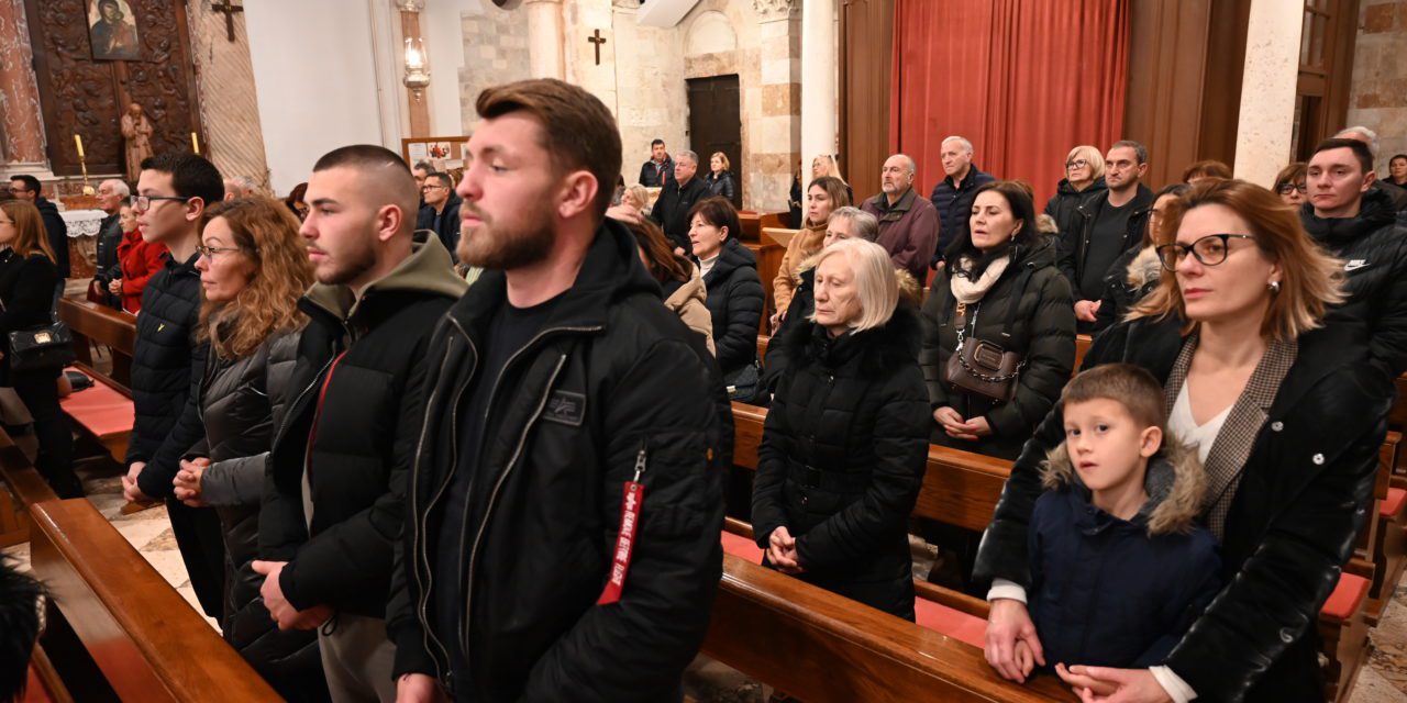 ZADAR: Hodočašće vjernika Ninskog i Paškog dekanata u katedralu sv. Stošije