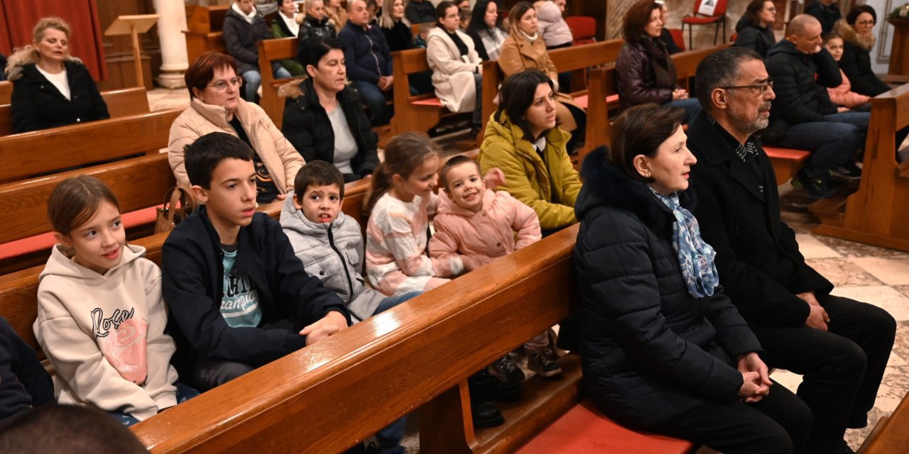 ZADAR: Hodočašće vjernika Benkovačkog i Zemuničkog dekanata u katedralu sv. Stošije