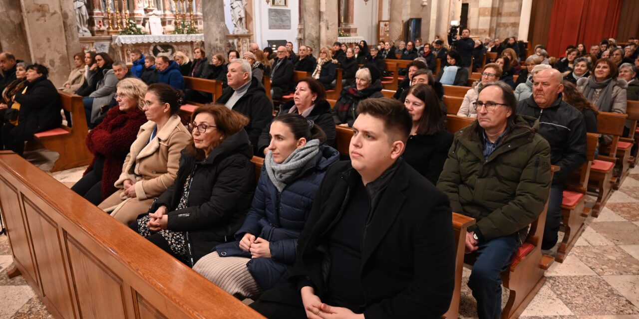 ZADAR: Susret crkvenih pokreta i zajednica Zadarske nadbiskupije održan u katedrali sv. Stošije